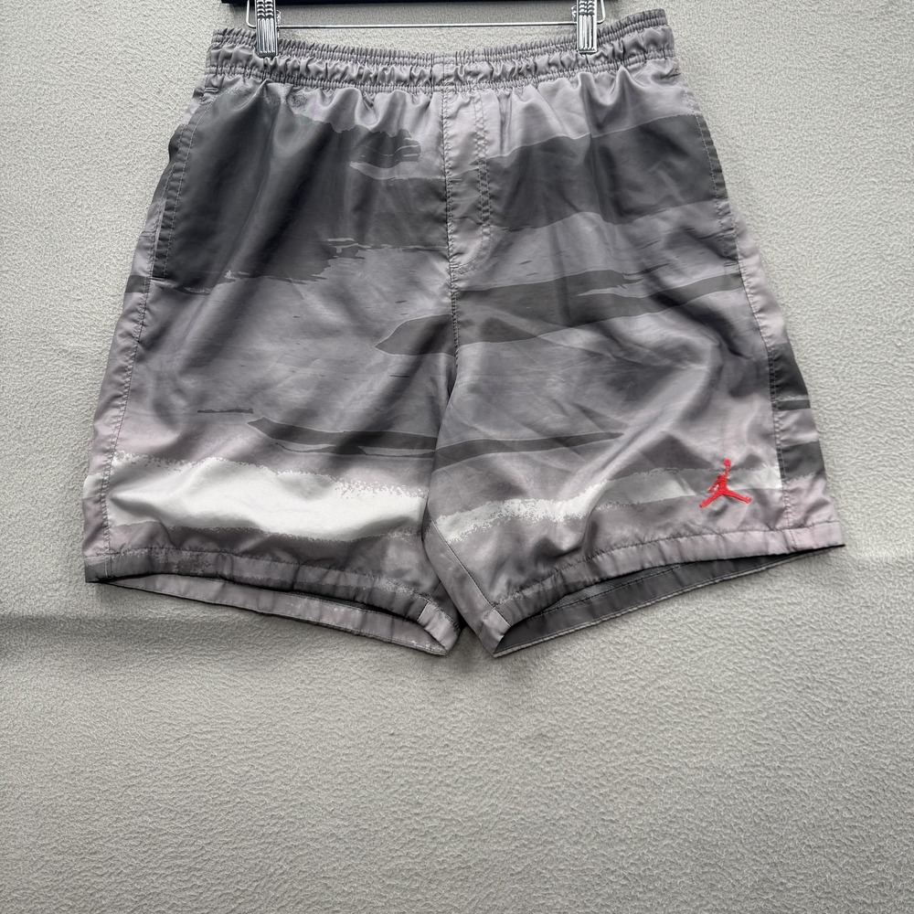 Jordan Shorts Mens Large Gray Stripe Lightweight 7 Inseam Athletic Basketball